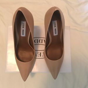 Steve Madden Leather Taupe/Tan Pointed Toe Heels